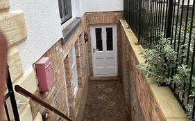 1 Hatton House 2 Bedroom 2 Bathroom Spacious Basement Flat