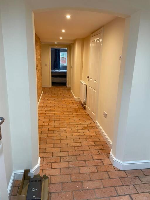 1 Hatton House 2 Bedroom 2 Bathroom Spacious Basement Flat Newark-on-Trent  Exterior photo