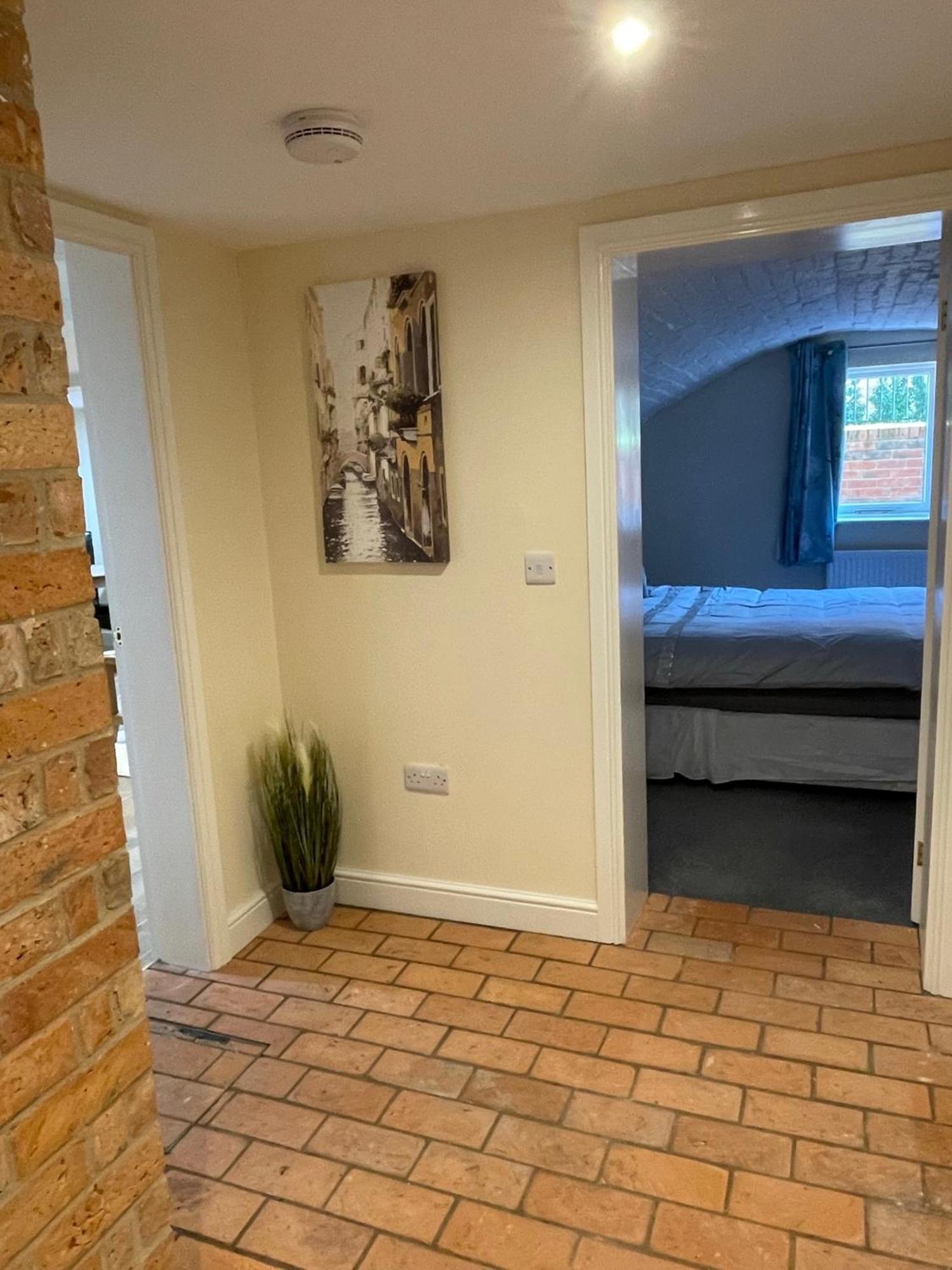 1 Hatton House 2 Bedroom 2 Bathroom Spacious Basement Flat Newark-on-Trent  Exterior photo